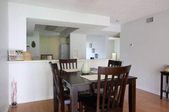 Foto del edificio - 8316 NW 24th St