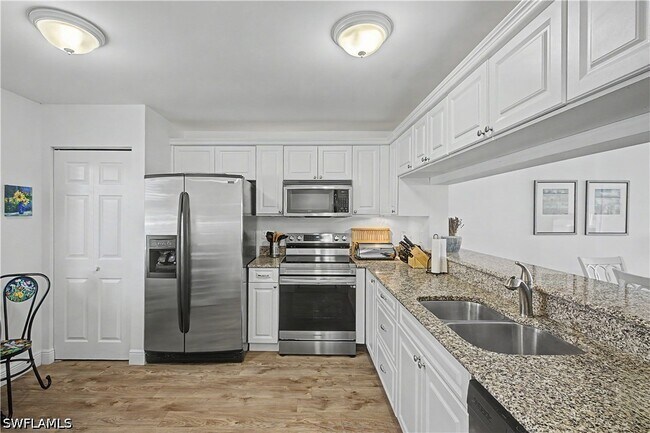 Building Photo - 7065 Dennis Cir