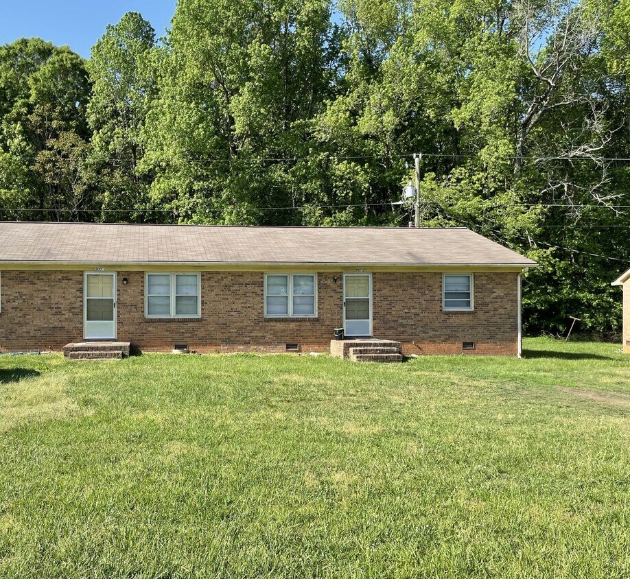 Foto principal - SHJ118-300 Davis Road