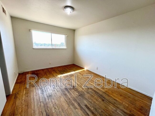 Building Photo - 12640 Le Grand Rd