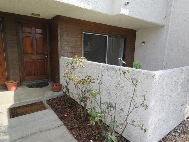 Foto del edificio - 2680 N Lake Ave. #2