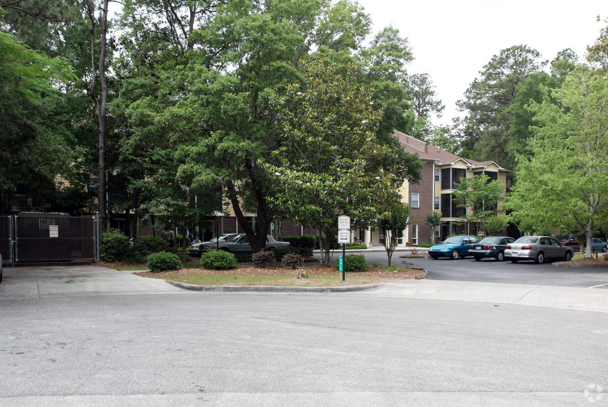 Building Photo - Haddon Hall Apartments