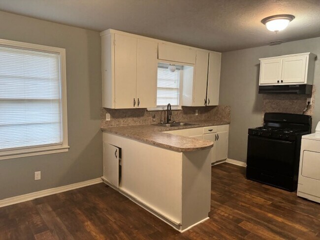 Foto del edificio - 1105 N White Oak Rd