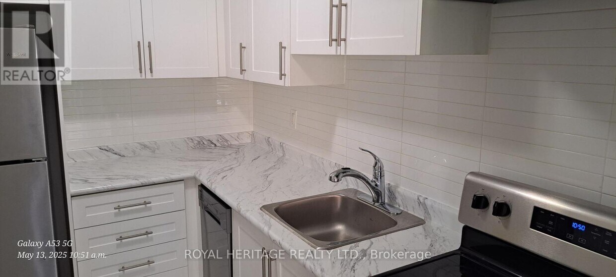 Photo principale - 945-945 Simcoe St N