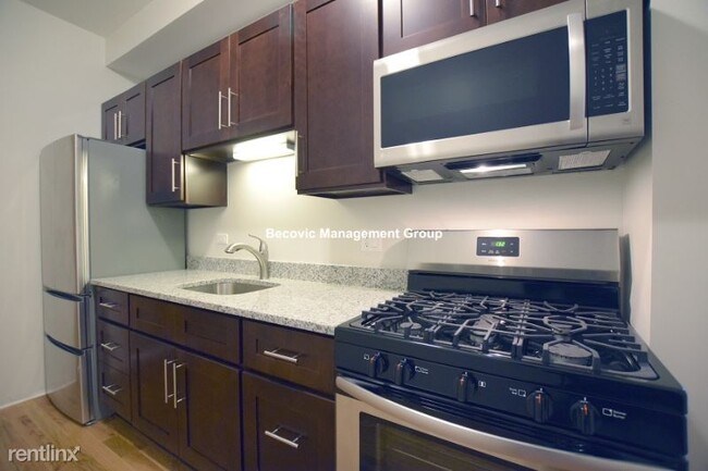 Foto del edificio - 3804 W Montrose Ave