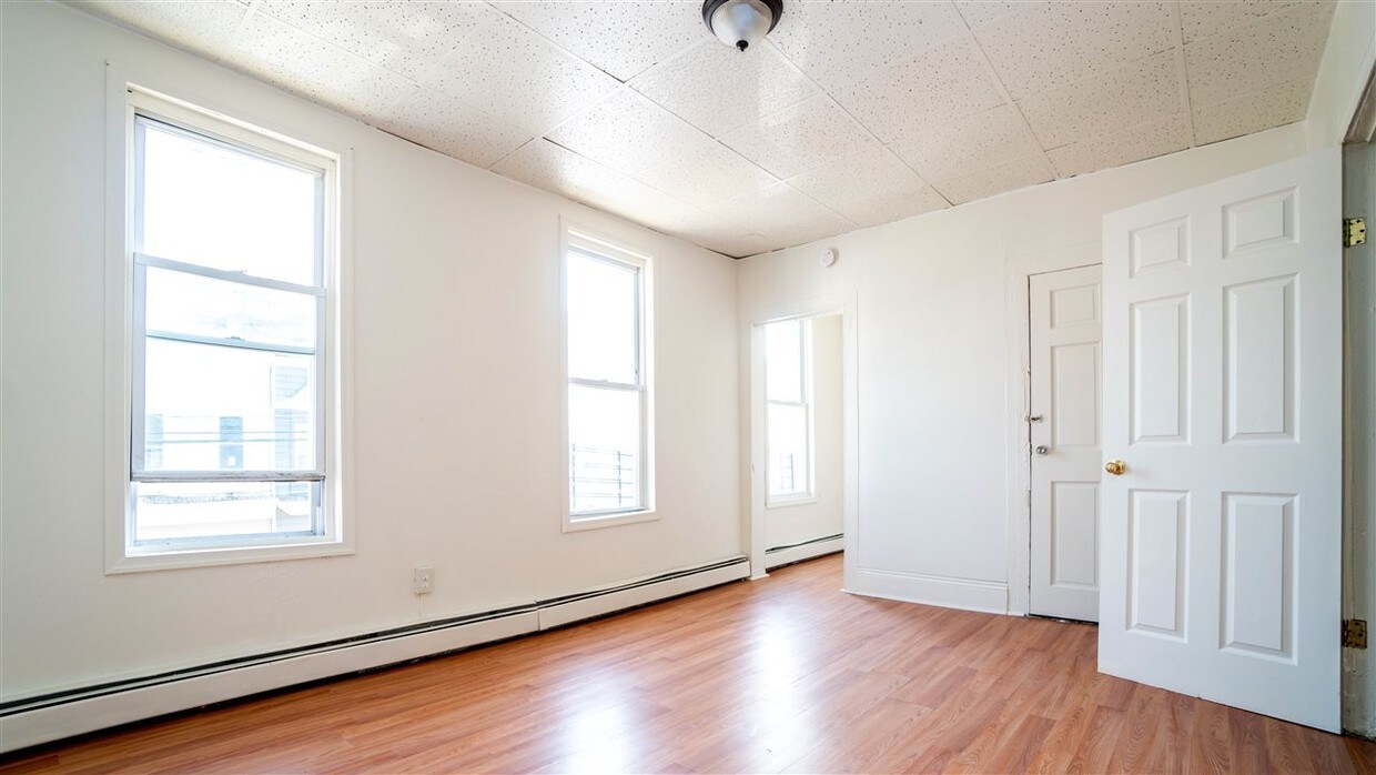 Foto principal - 1165 Summit Ave