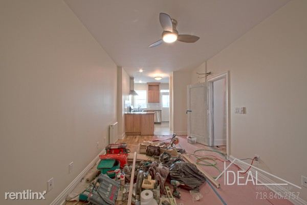 Building Photo - 490 7th Ave