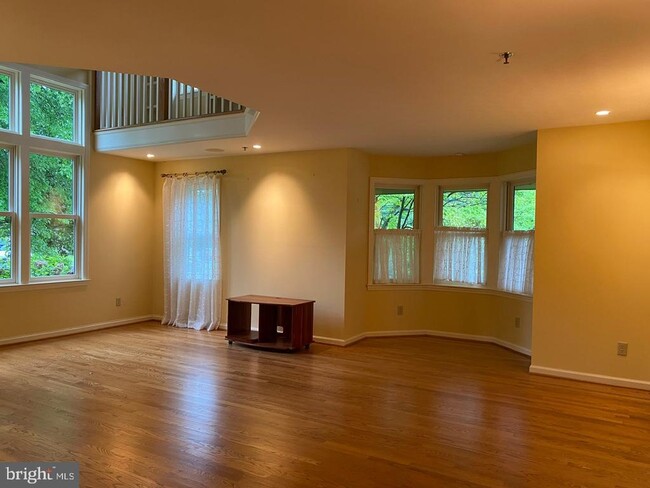 Building Photo - 108 E Park Pl