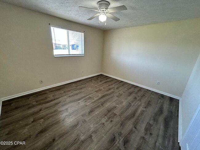 Foto del edificio - 1028 Bradley Cir