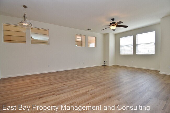 Building Photo - 4 br, 3.5 bath House - 4370 Hyde Cmn.
