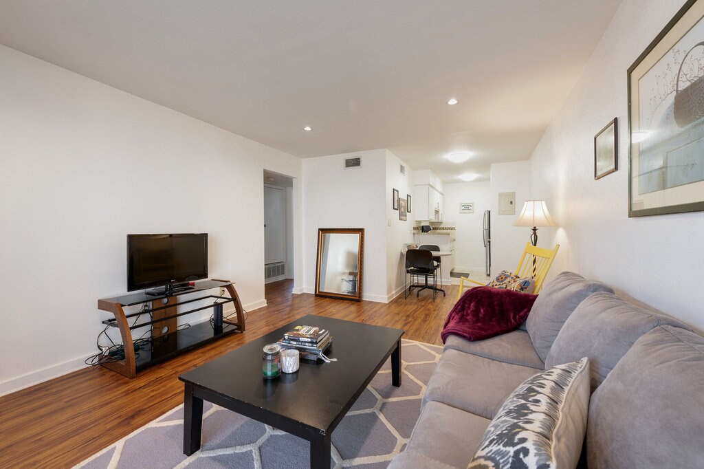 Foto principal - 304 E 34th St
