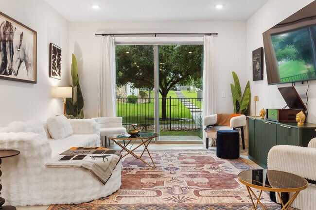 Foto del edificio - 7522 1/2 West Slaughter Lane-SI FL1-ID1537453P