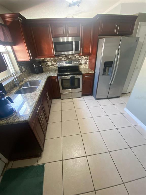 Foto del edificio - 2451 Harbor Town Dr