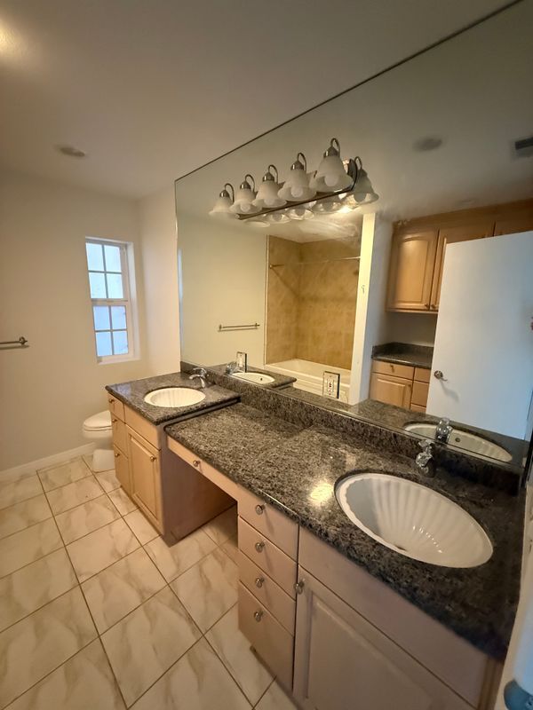 Foto del edificio - 1279 Clayford Ave