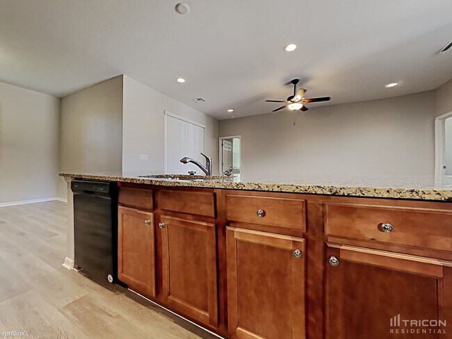 Building Photo - 3144 S San Mateo Dr