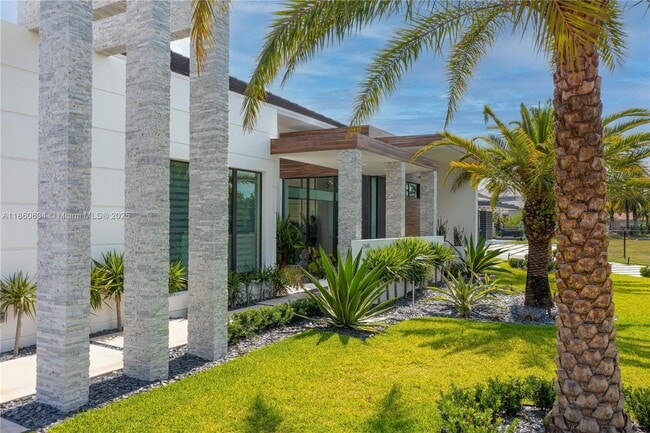 Building Photo - 12680 Park Terr