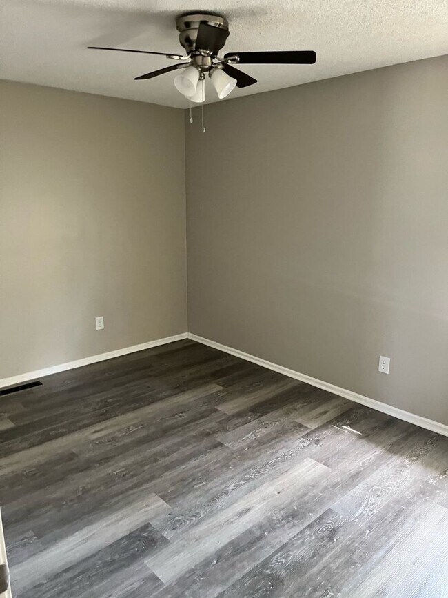 Building Photo - Affordable 3 Bedroom Home AVAILABLE NOW!