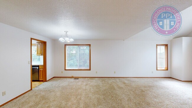 Building Photo - Single Level Ranch, Central Air, Large Yar...