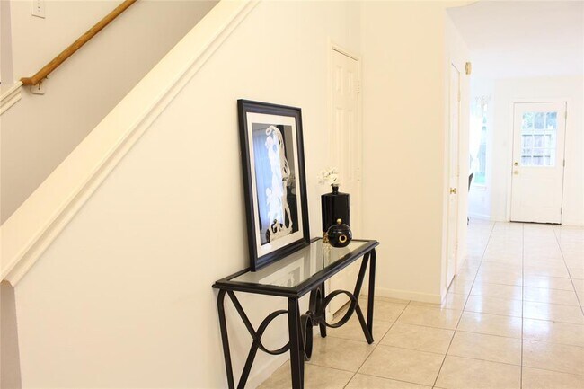 Foto del edificio - 22623 Holly Lake Dr