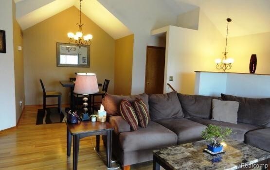 Foto del edificio - 15755 Parkway Ln