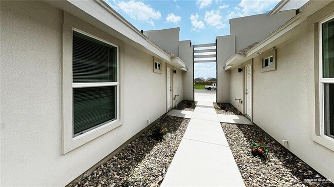 Building Photo - 1312 Alta Vista Dr