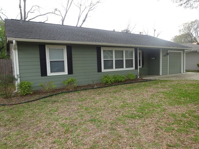 Foto del edificio - For Lease | 3 Bed, 1 Bath | 1,074 Sq Ft |O...