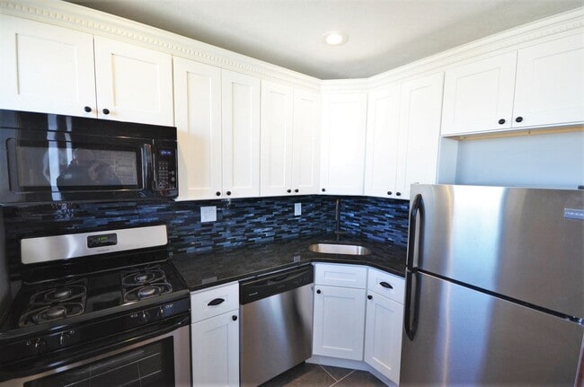 Building Photo - 349 Sumner St