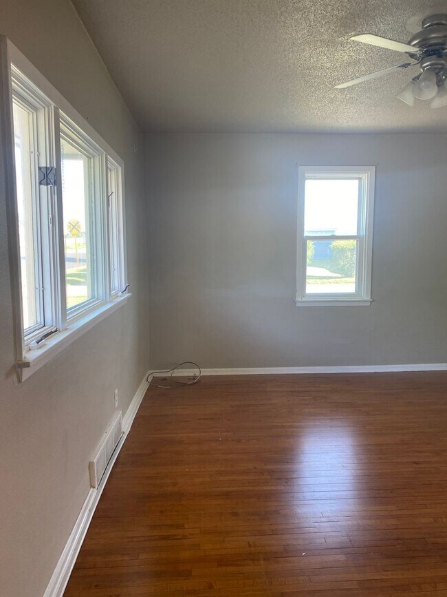 Building Photo - Stylishly Renovated Charming Home on 215 7...