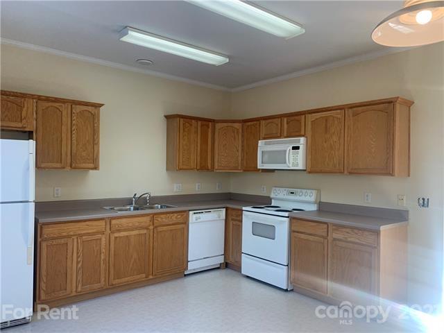 Foto del edificio - 27 Spicewood Rd