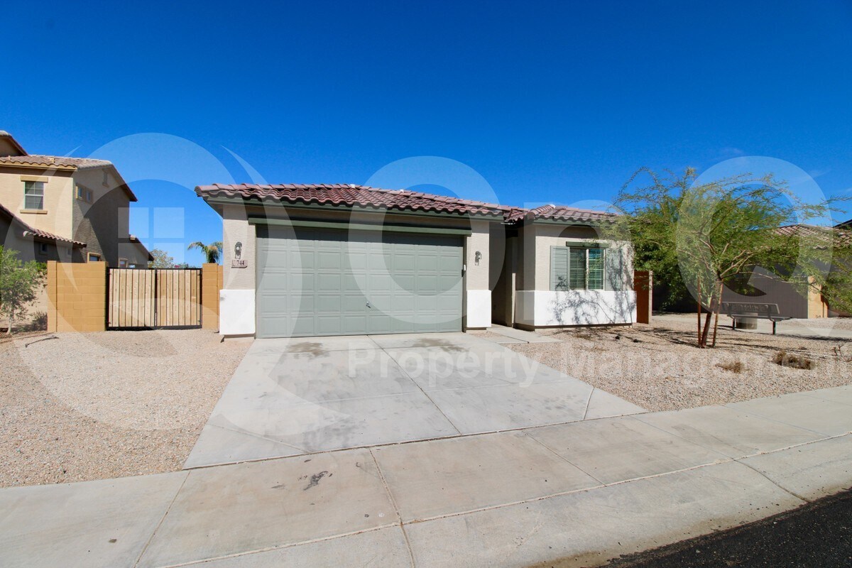 Primary Photo - 744 E Diamond Dr
