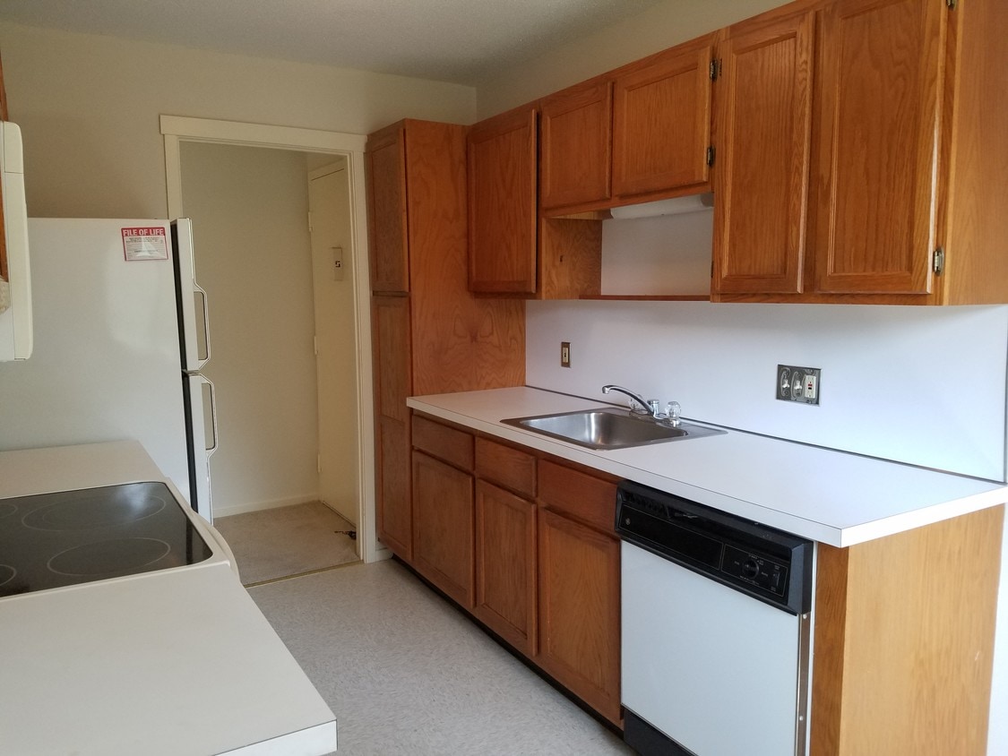 451 Heritage Village, Southbury, CT 06488 Condo for Rent in Southbury