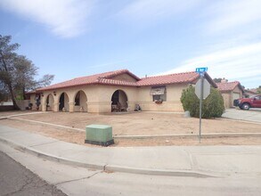 Building Photo - 1101 W Evelyn Ct