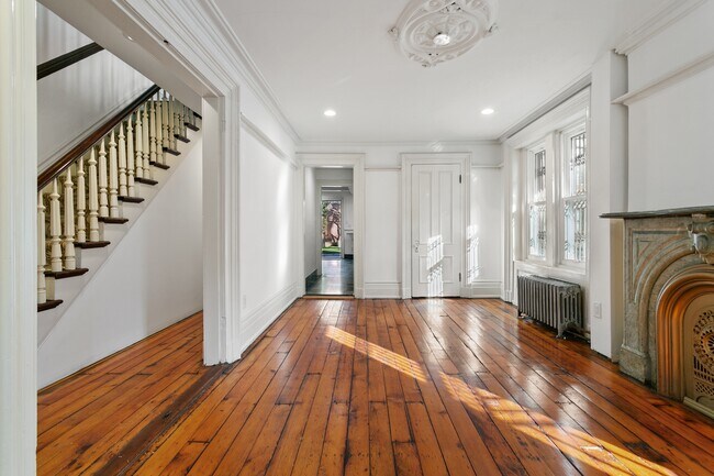 Building Photo - Huge Paulus Hook Duplex Apt w/Pvt Yard