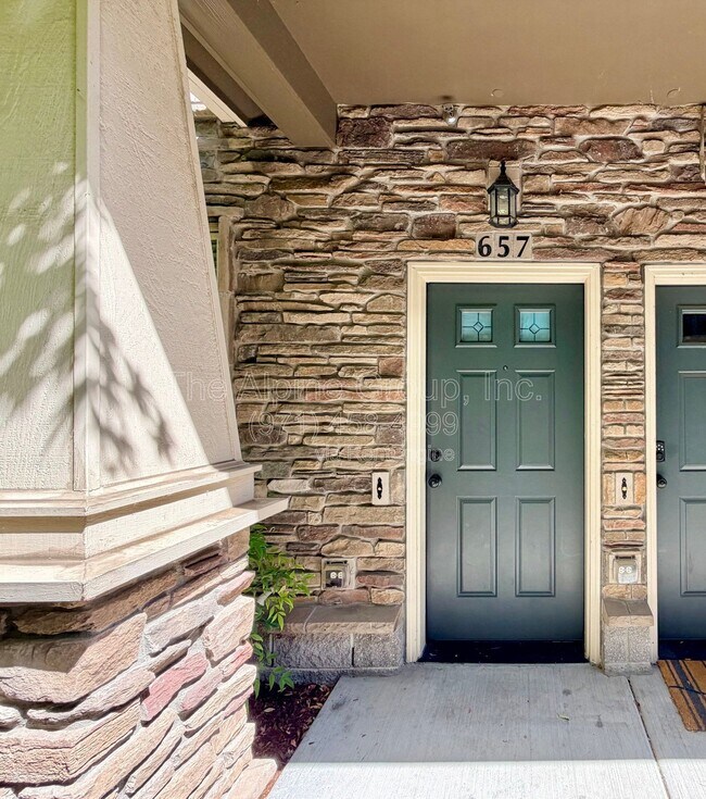 Foto del edificio - 657 NE Garswood Ln