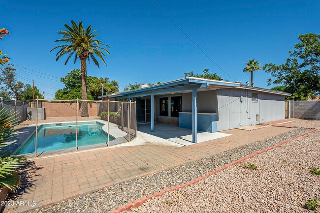 Building Photo - 2943 E Earll Dr
