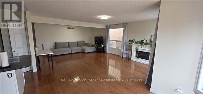 Photo du bâtiment - 912 Grenfell Dr
