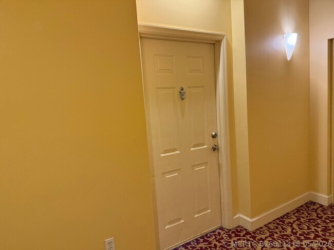 Foto del edificio - 616 Clearwater Park Rd
