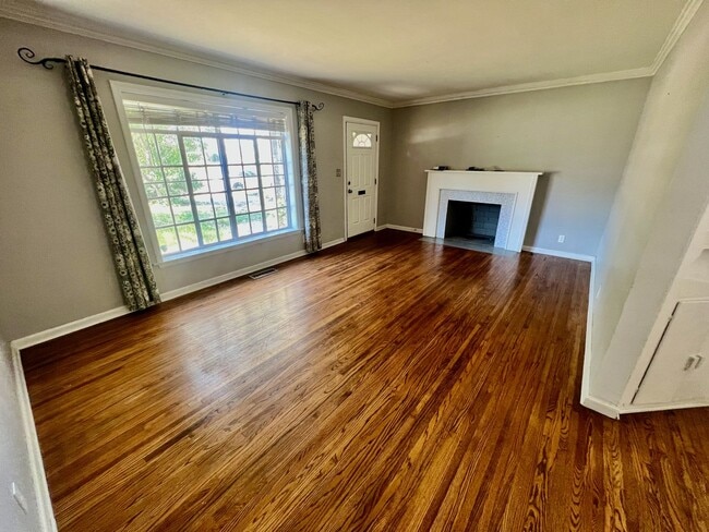 Building Photo - Charming Midtown Bungalow Close to TU, Hil...