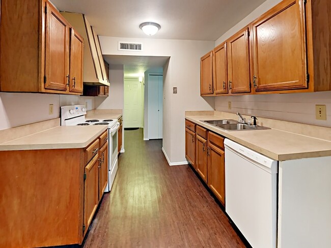 Building Photo - No Application Fee* Plus $250 Off First & ...