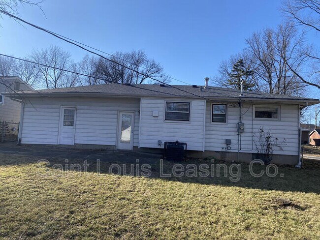 Building Photo - 1690 Clover Ln