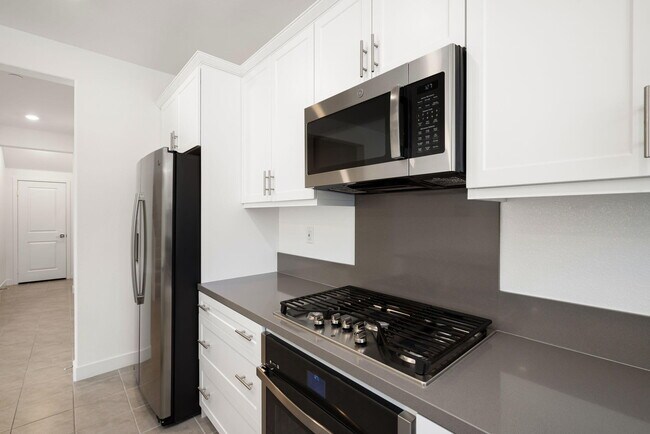 Foto del edificio - 76305 Columbia Dr