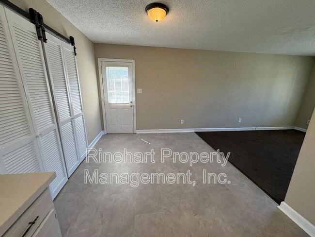 Building Photo - 1117 Southland Dr