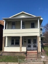 Building Photo - 614 E 10th St