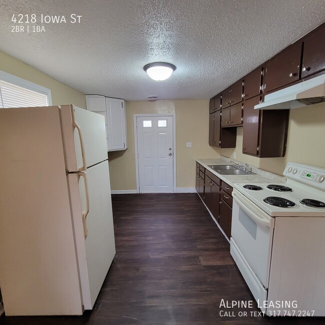Building Photo - 2 Bedroom