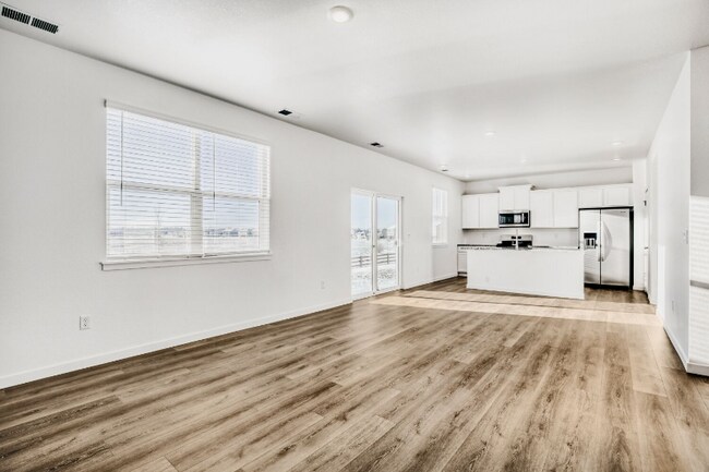 Building Photo - 5961 Holstein Dr