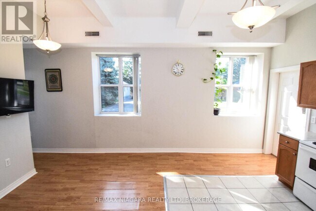 Photo du bâtiment - 6365 Drummond Rd