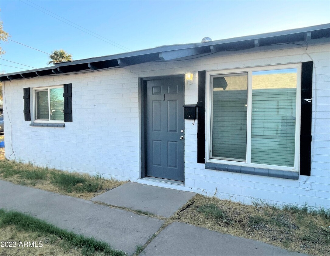 Primary Photo - 2726 E Willetta St