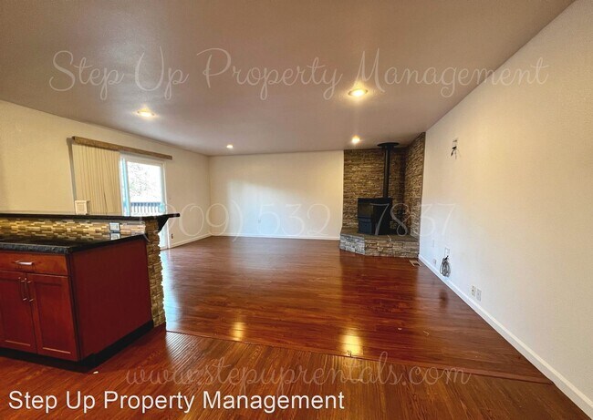 Foto del edificio - 4 br, 3 bath House - 108 Mccormick