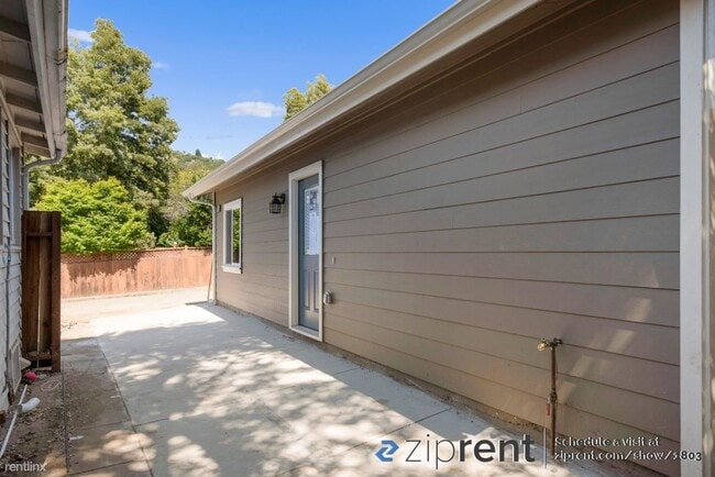 Building Photo - 2 br, 1 bath House - 4018 Edwards Ave, Oak...