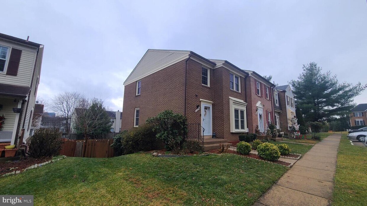 2821 Grovemore Ln, Vienna, VA 22180 Townhome Rentals in Vienna VA